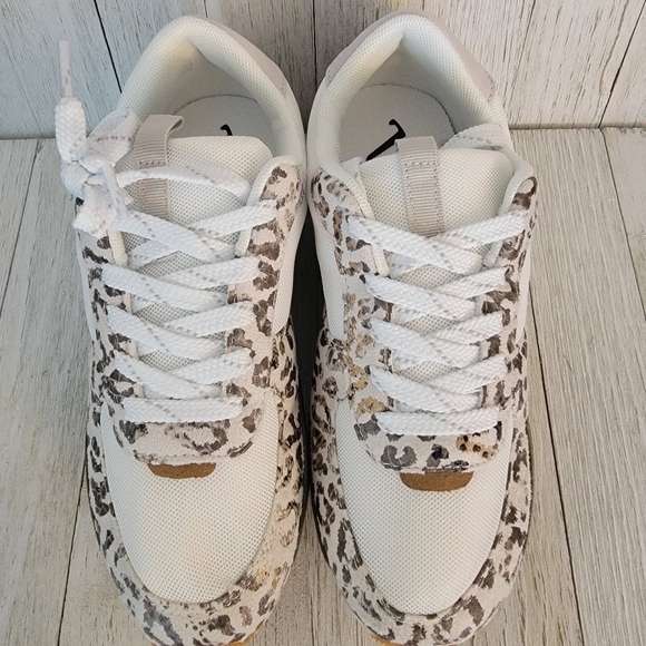 50% OFF SALE-GYPSY JAZZ/ VERY G- RUNNER CREAM LEOPARD SNEAKERS - Picture 4 of 6
